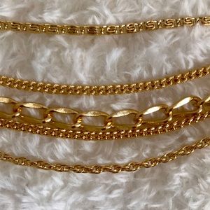 Beautiful Gold tone chunky chain necklace.